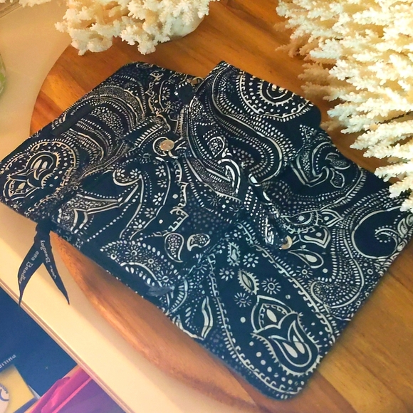 Vera Bradley - CELLPHONE HOLDER. WALLET TOO - NWT. A MUST! - Picture 4 of 10